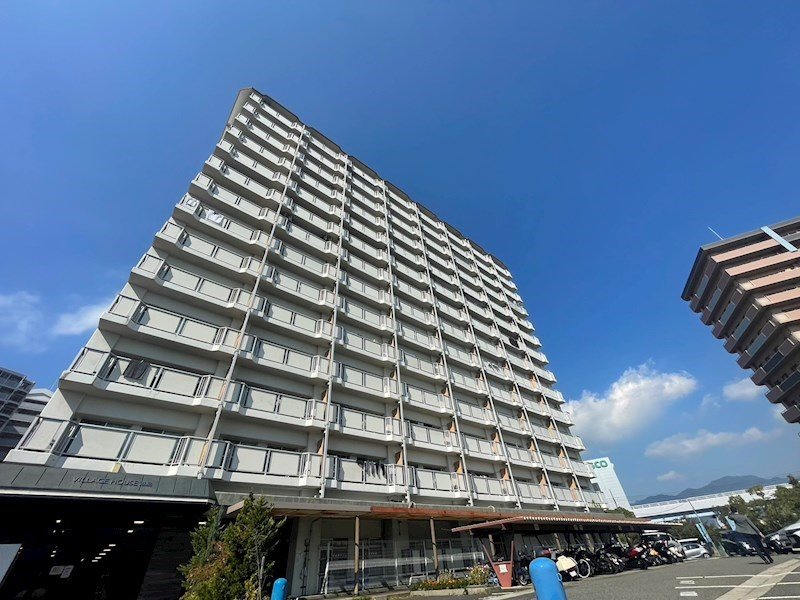 神戸市中央区港島中町のマンションの建物外観