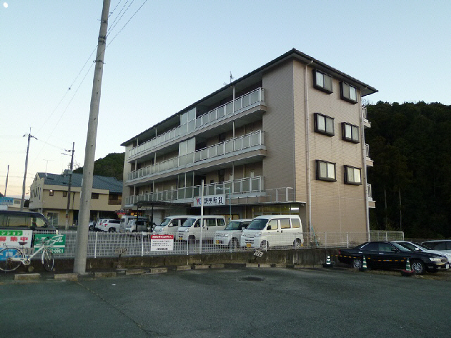 【宍粟市山崎町須賀沢のマンションの建物外観】