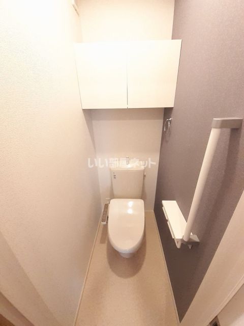 【西条市周布のアパートのトイレ】