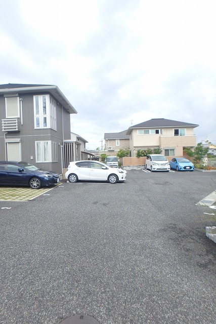 【大阪狭山市池尻自由丘のアパートの駐車場】