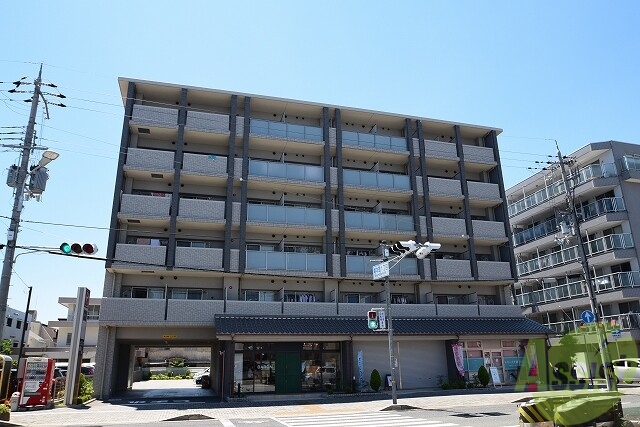 【伊丹市南本町のマンションの建物外観】