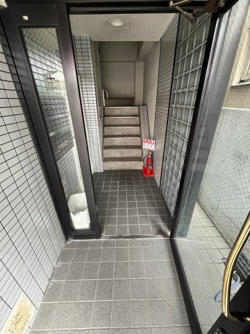 【豊中市曽根南町のマンションのエントランス】