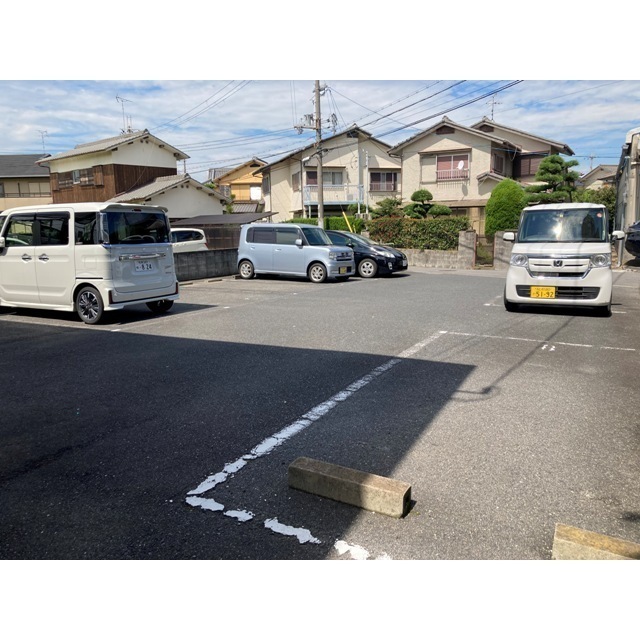 【貝塚市麻生中のアパートの駐車場】