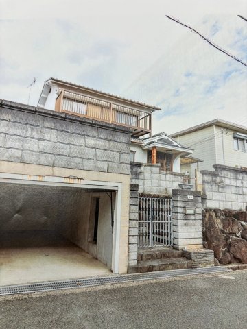 平群町上庄貸家の建物外観