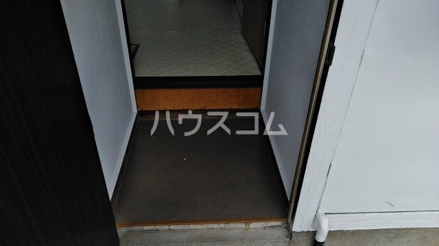 【横須賀市吉倉町のアパートの玄関】