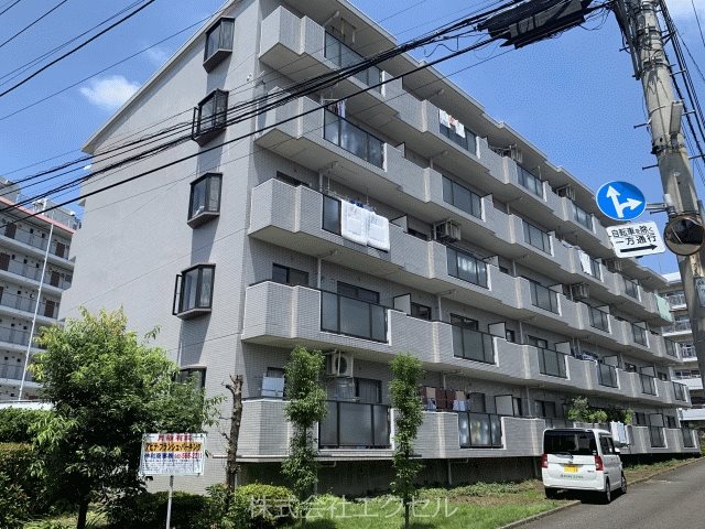 【東大和市南街のマンションの建物外観】