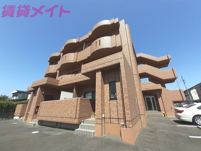 四日市市智積町のマンションの建物外観