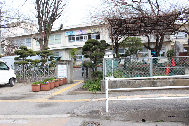 【セントラルコート大分駅前の小学校】