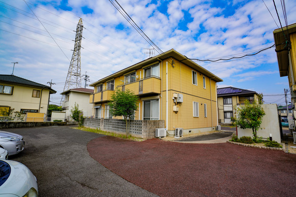 【岡山市中区湊のアパートの建物外観】