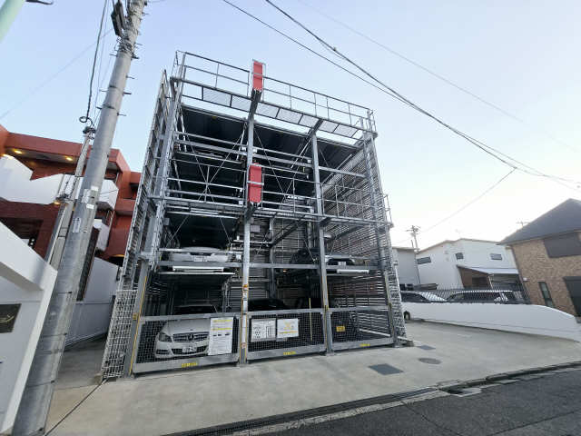 【青雲鹿子マンションの駐車場】