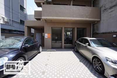 【高松市塩上町のマンションの駐車場】