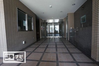 【高松市塩上町のマンションのロビー】