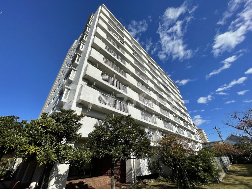 【船橋市山野町のマンションの建物外観】