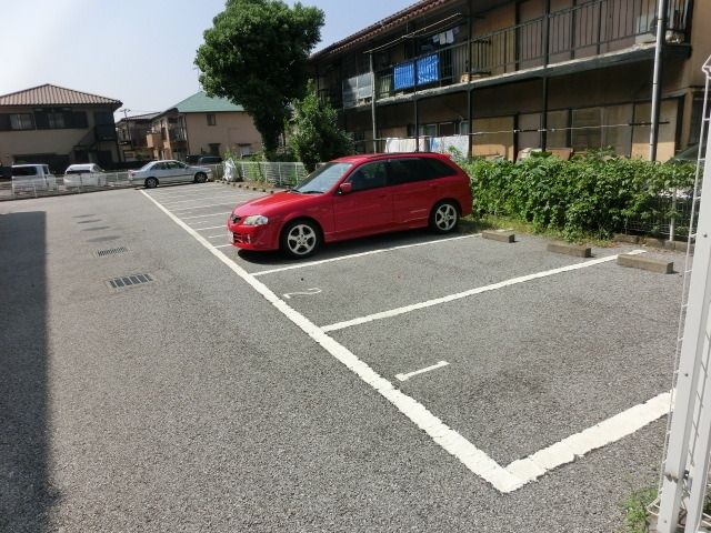 【ルミエール花園の駐車場】