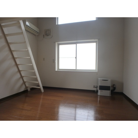 居室・リビング　日当たりの良い７帖の洋室です。