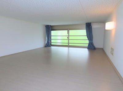 収納　ロフトにはカーテンや電気、コンセントもあります