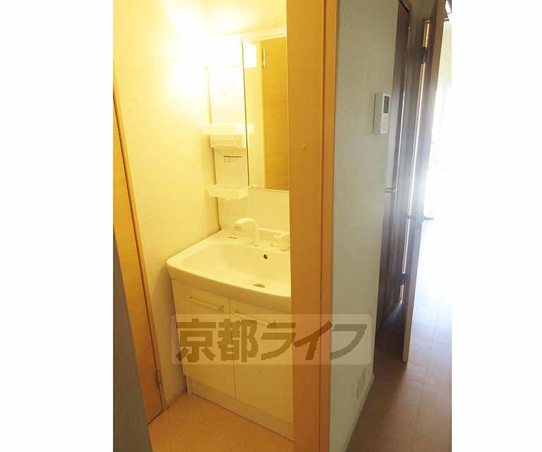 洗面設備　独立洗面台付いています！