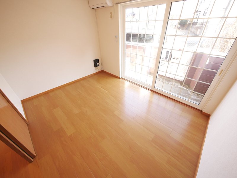 居室・リビング　洋6帖（南側）