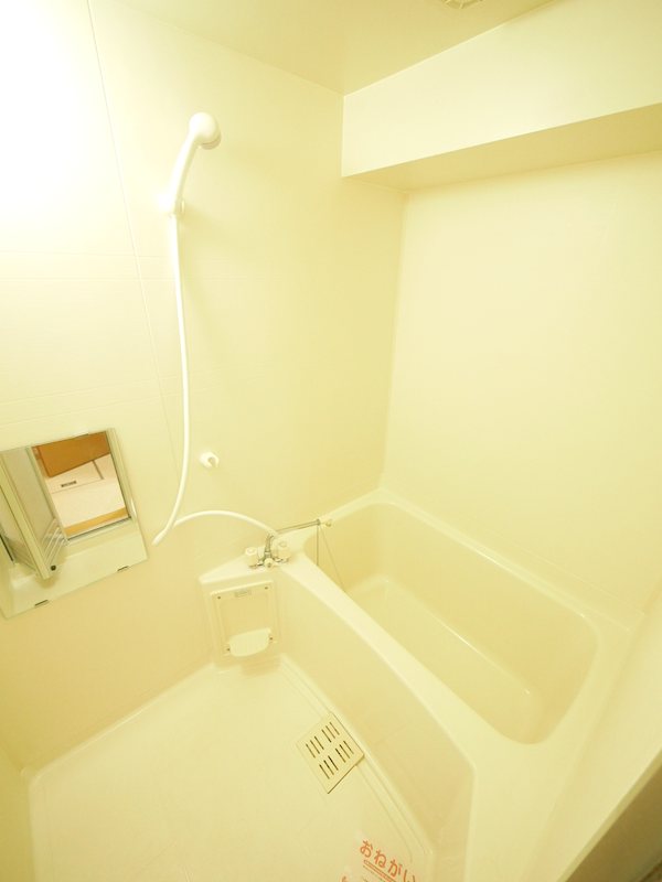 バス・シャワールーム　シャワー