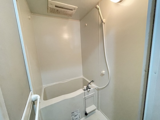 バス・シャワールーム　※別部屋の写真です