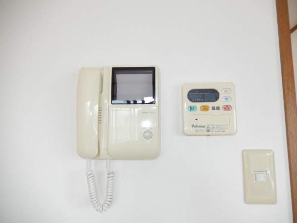 セキュリティ　訪問者がモニターで確認できるインターフォンで安心です。