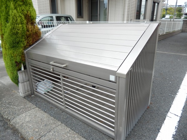 その他共有部分　敷地内にゴミ置場があるので忙しい朝もゴミ出しが楽です。