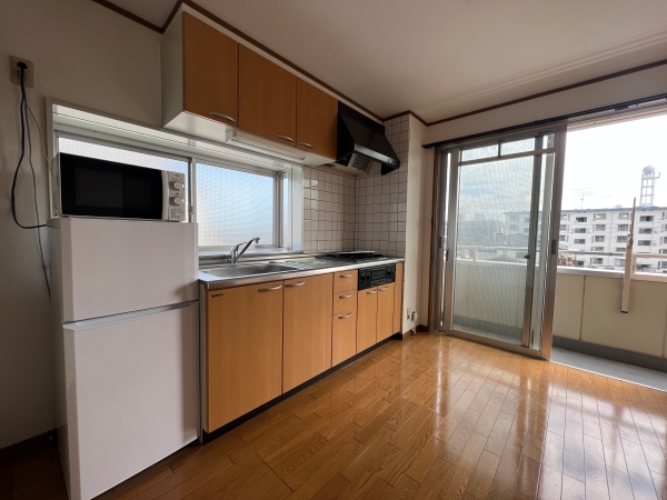 キッチン　システムキッチンでガス台購入不要です。