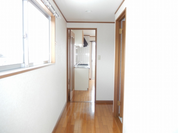 玄関　シューズボックスがあり靴の収納に便利です。