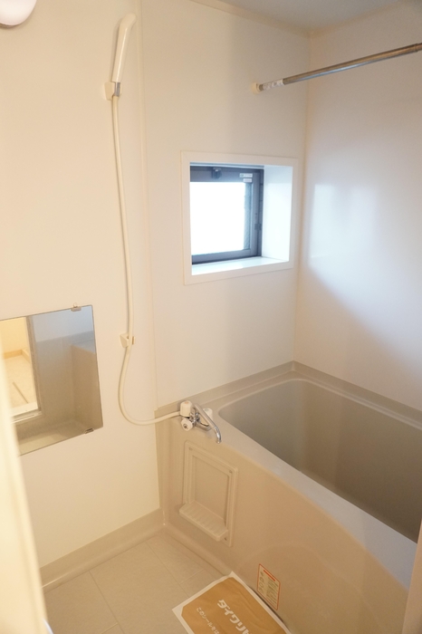 バス・シャワールーム　落ち着いた空間のお風呂です