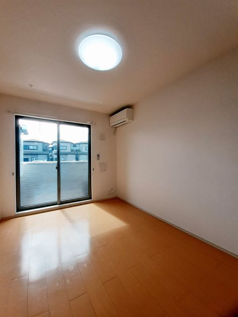 ＪＲ上越線 沼田駅 徒歩35分 3階建 築12年の居間写真
