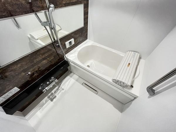 バス・シャワールーム　浴室乾燥機、追い焚き機能付きバス！