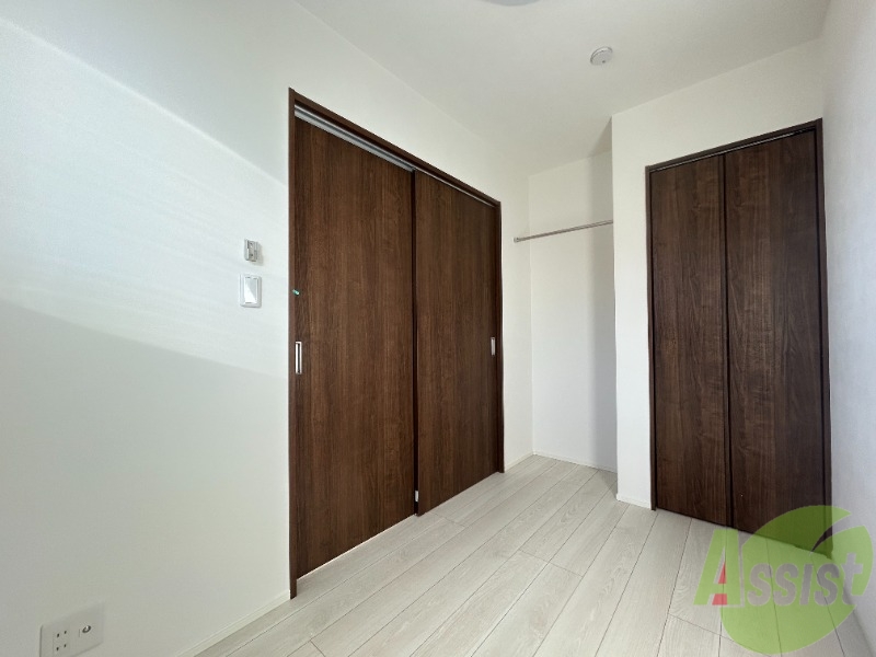 その他部屋・スペース　寝室になりそうな洋室です。シンプルで落ち着きますね。