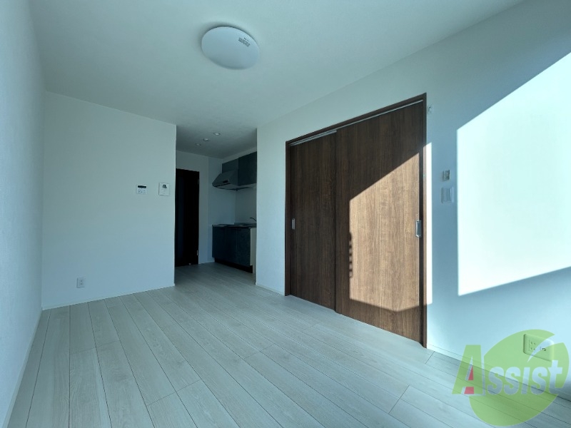 居室・リビング　８．１帖のＬＤＫです。広々としてきれいですね。