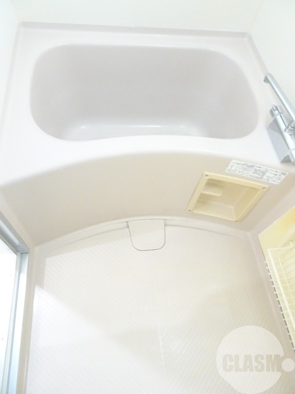 バス・シャワールーム　浴室に換気窓有り♪