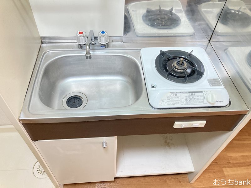 キッチン　自炊もできるコンロ付きのキッチンです。