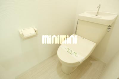 トイレ　シャワートイレの付いた、トイレです。