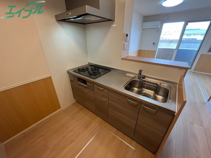 キッチン　同物件別室反転タイプ画像