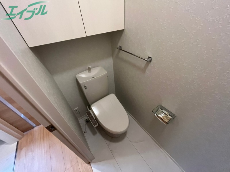 トイレ　同物件別室反転タイプ画像