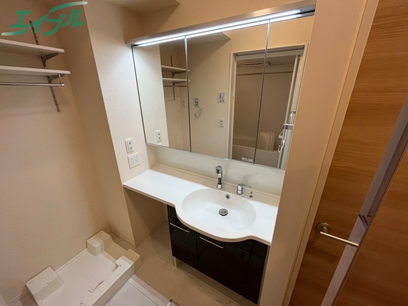 洗面設備　同物件別室反転タイプ画像