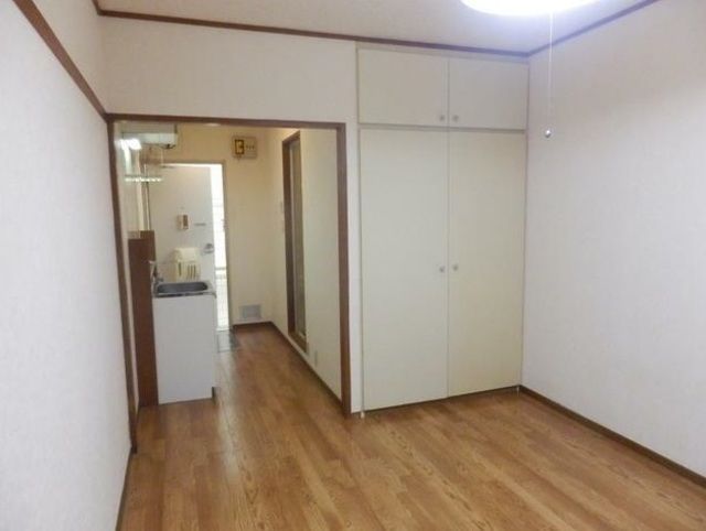 居室・リビング　室内