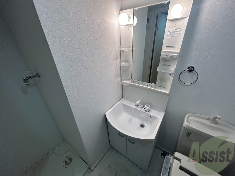 洗面設備　シャンプードレッサー付の独洗面台で身支度も捗ります。