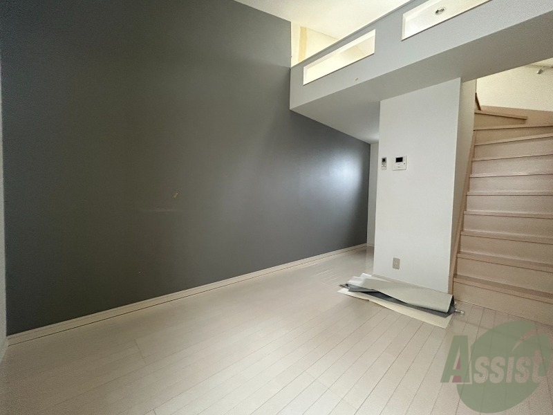 居室・リビング　アクセントクロスで奥行きがあるようにみえます。