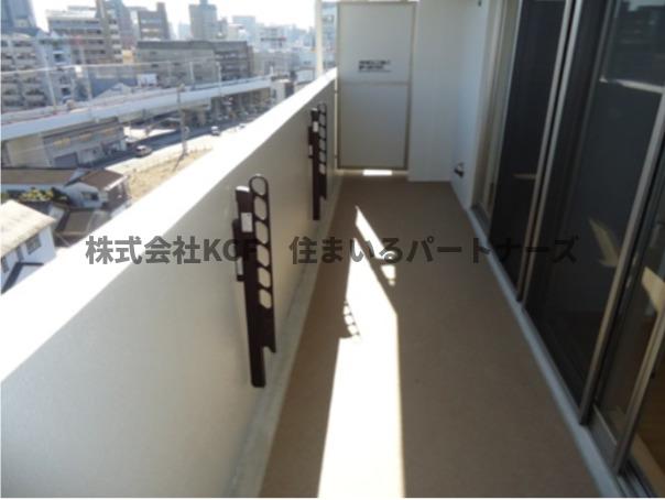 バルコニー　外からの目が気にならないバルコニーで洗濯物が干せます