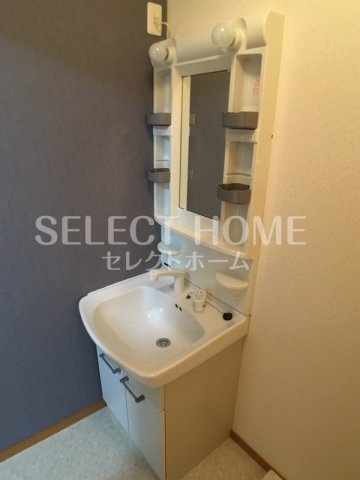 洗面設備　独立洗面台あり、毎朝おしゃれに忙しい女性の方におすすめです