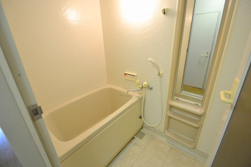 バス・シャワールーム　大きめのバスルーム！