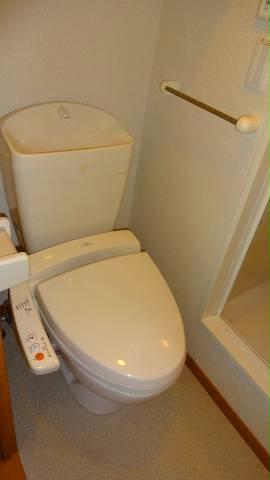 トイレ　清潔なトイレは温水洗浄便座です！