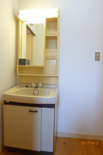 洗面設備　朝の身支度には欠かせない独立洗面化粧台