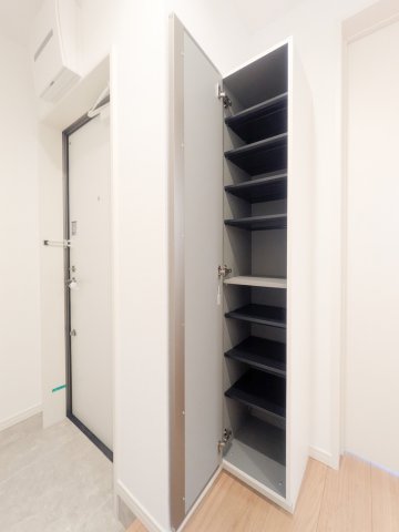 玄関　収納のためのスペースです