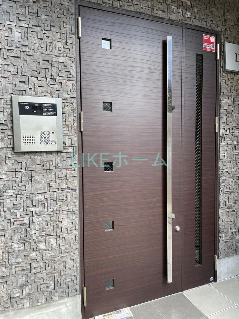 セキュリティ　モニター付インターホンで来訪者が一目瞭然。