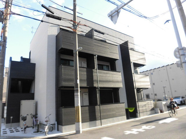 建物外観　シンプルなデザインの清潔感のある外観です